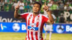 Teófilo Gutiérrez celebrando un gol con la camiseta de Junior en el estadio Palmaseca de Cali, ciudad a la que volverá