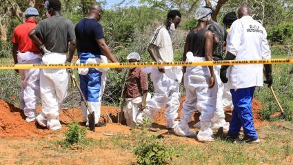 Las autoridades han descubierto más de 50 fosas en las que se enterraron a las personas. 
