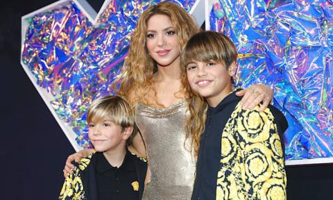 Shakira con sus dos hijos